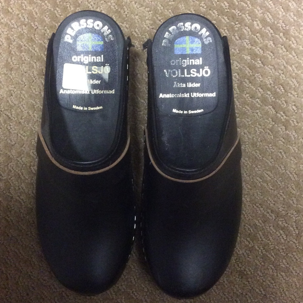 Vollsjö Black Leather Clogs